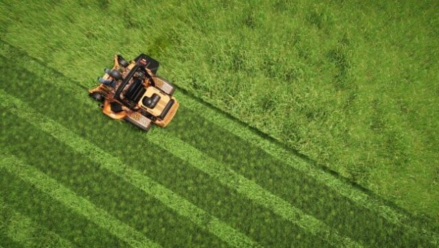Lawn Mowing Simulator Gameplay Screenshot